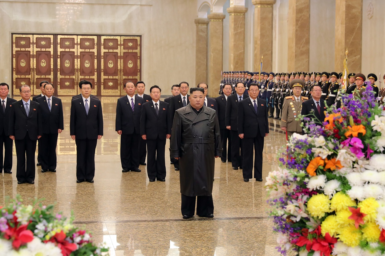 origin_김정은광명성절맞아금수산궁전참배…22일만에등장.jpg