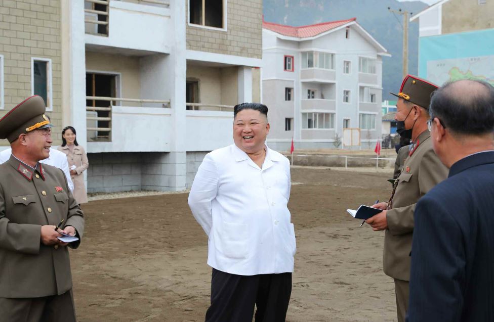 김정은 김화군 방문.JPG